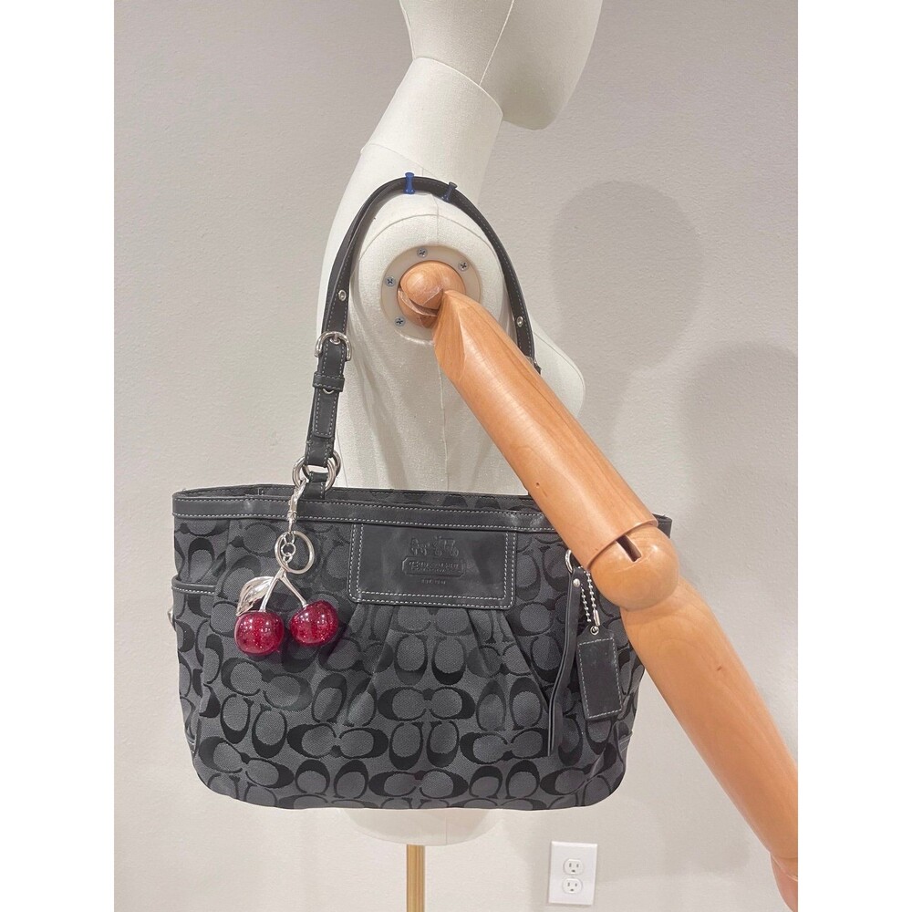 COACH BLACK SIGNATURE JACQUARD TOTE BAG.